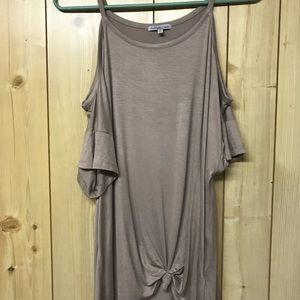 Cut out shoulder top, size: M, never worn.